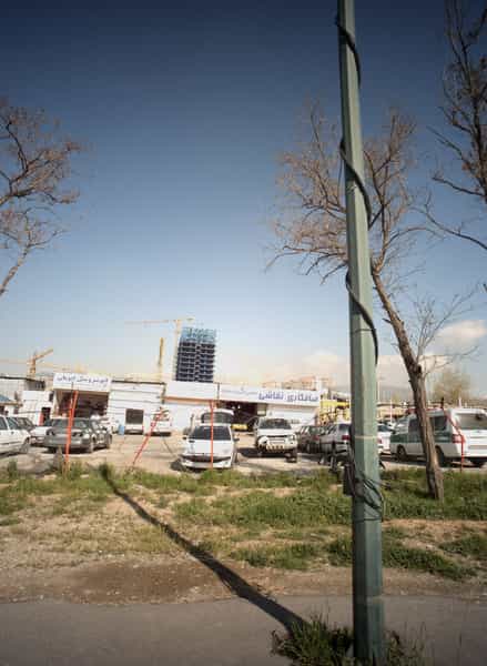عکس صافکاری و نقاشی اتومبیل در استخر 