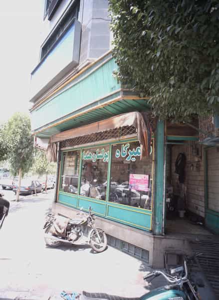 عکس تعمیرگاه پولسار هندا در ظهیرآباد 