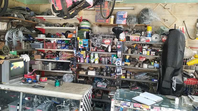 عکس تعمیرگاه دوچرخه و موتورسیکلت پویا در فاز چهار مهرشهر کرج