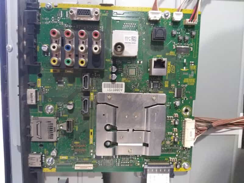 عکس تعمیرگاه فوق تخصصی تلویزیون های ال ای دی LED و ال سی دی LCD مهندس عظیم انصاری در نادری اهواز