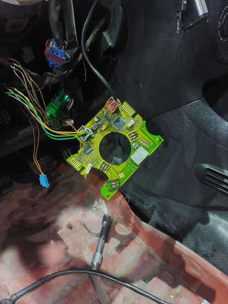 عکس کلینیک برق خودرو و دیتیلینگ و صافکاری carhub کارهاب در ولی عصر قزوین