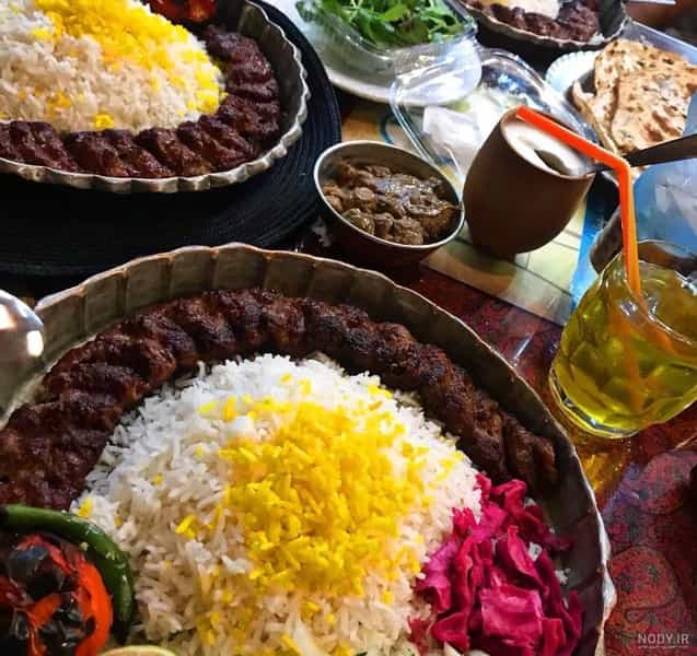 عکس تهیه غذای عمو صادق بومهن