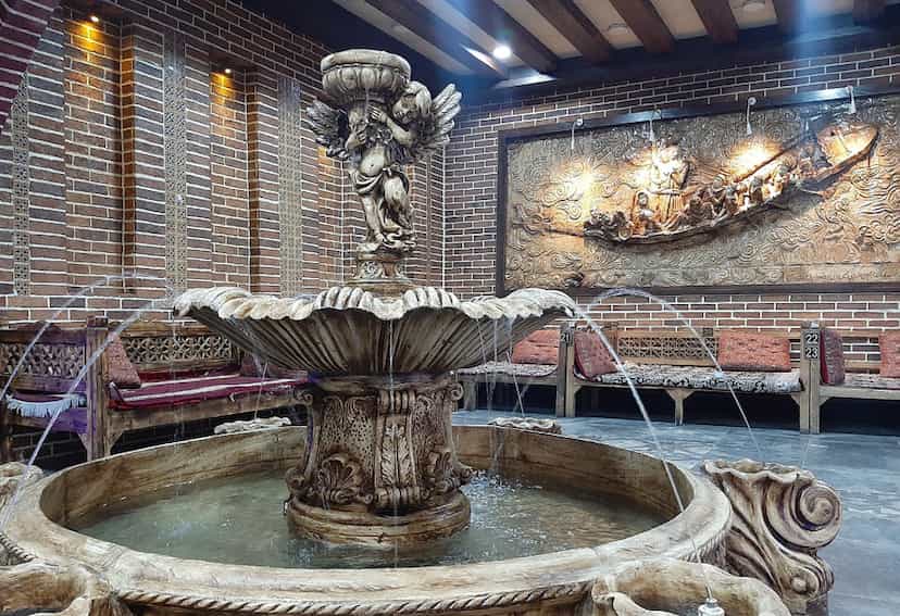 عکس رستوران سنتی کیان در گلها رباط‌کریم