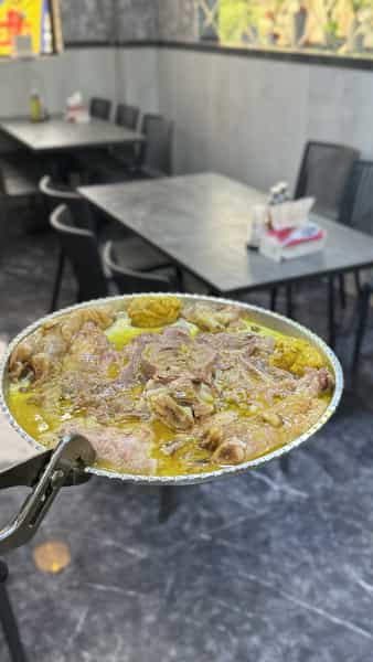 عکس طباخی هژیر در گلها رباطکریم
