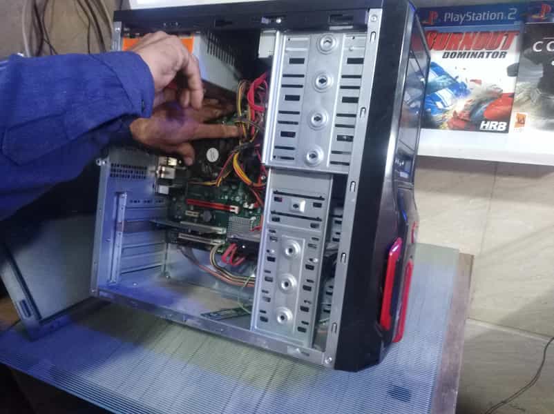 عکس تعمیرات کامپیوتر فرید نسیم شهر