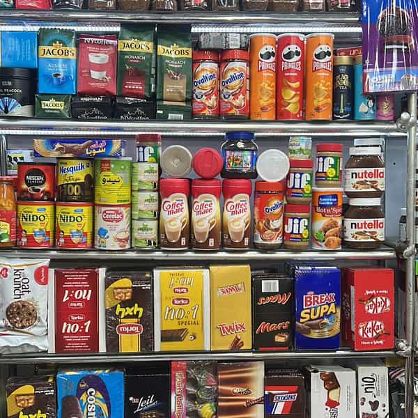 عکس آرایش بهداشتی و مواد غذایی آیلین در بازار بندرعباس