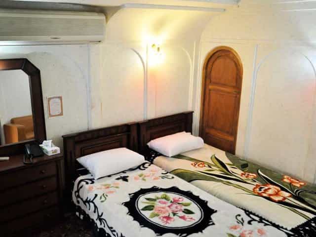 عکس هتل سنتی باغ مرشد در تل یزد