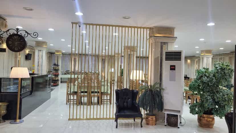 عکس هتل سپید زنجان در انقلاب زنجان