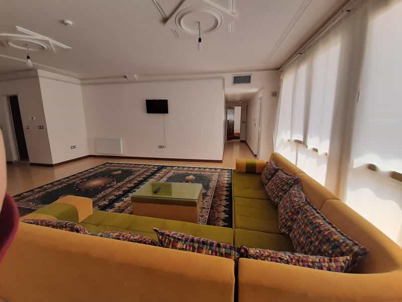 عکس مهمانپذیر مستقیمی در منوچهری همدان