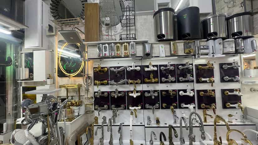 عکس شیرآلات و روشویی و کابینت کلار در شاهین ویلا کرج