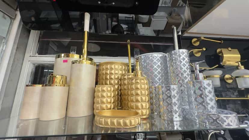 عکس شیرآلات و روشویی و کابینت کلار در شاهین ویلا کرج