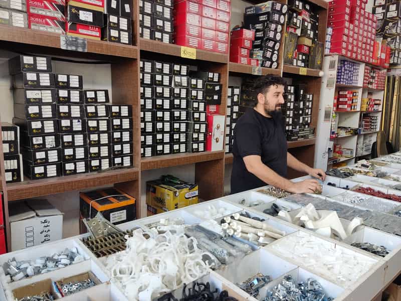 عکس یراق آلات کابینت پاشا تبریز در بازار تبریز