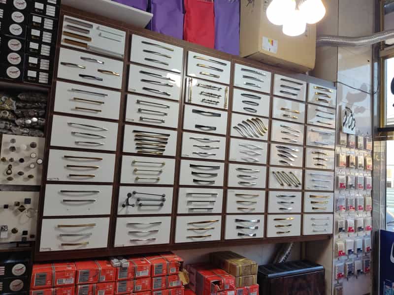 عکس یراق آلات کابینت پاشا تبریز در بازار تبریز