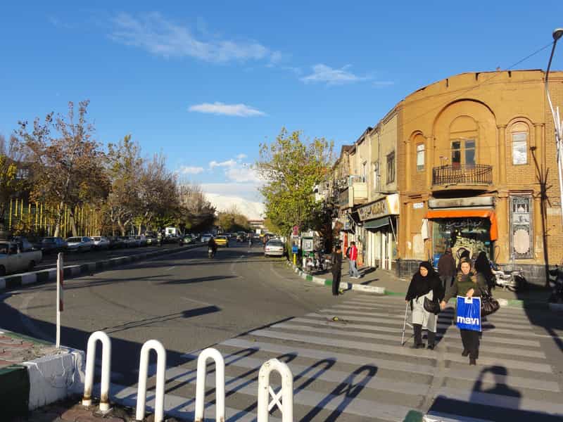عکس تعمیر موتورسیکلت در دروازه شمیران 