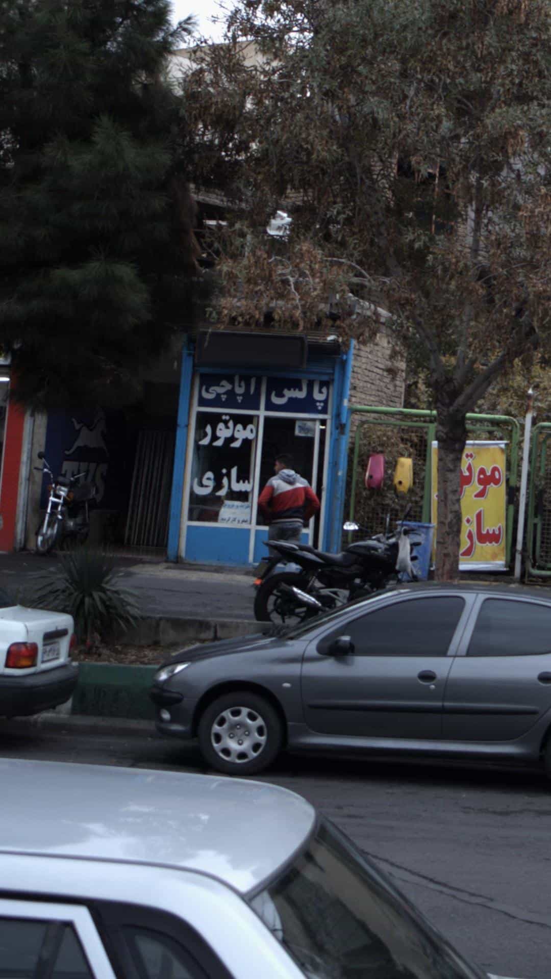 عکس موتور سازی پالس آپاچی در فیروزآبادی