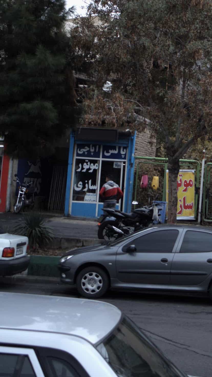 عکس موتور سازی پالس آپاچی در فیروزآبادی 