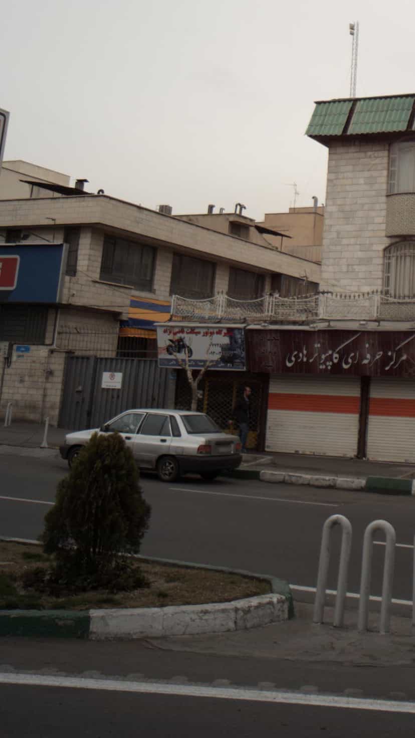 عکس تعمیرگاه موتور سیکلت قاضی زاده در دانشگاه علم و صنعت 