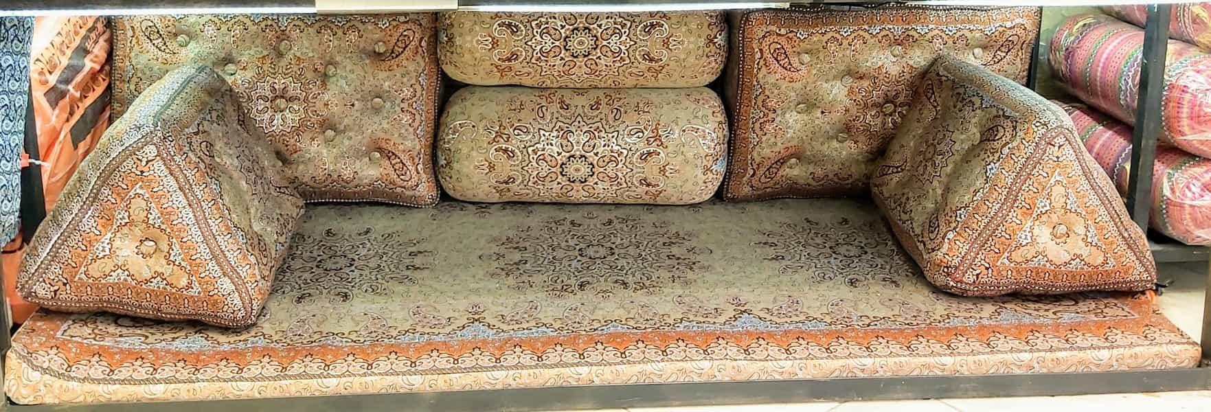 عکس پشتی وکالای خواب احمدیان در سیروس