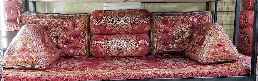 عکس پشتی وکالای خواب احمدیان در سیروس 