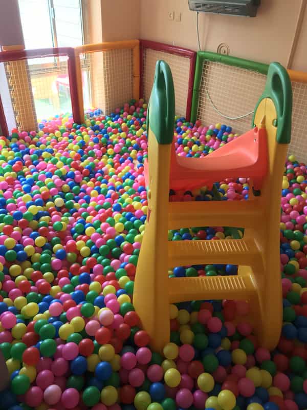 عکس خانه بازی باراناز در آبیاری شیراز