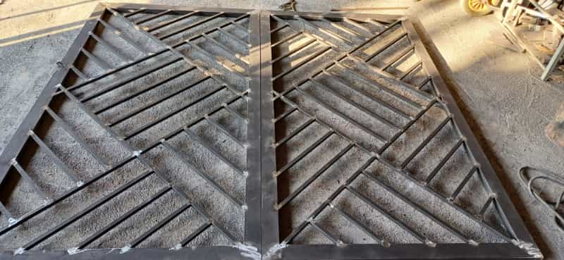 عکس کارگاه فلزکاری و جوشکاری خزلی