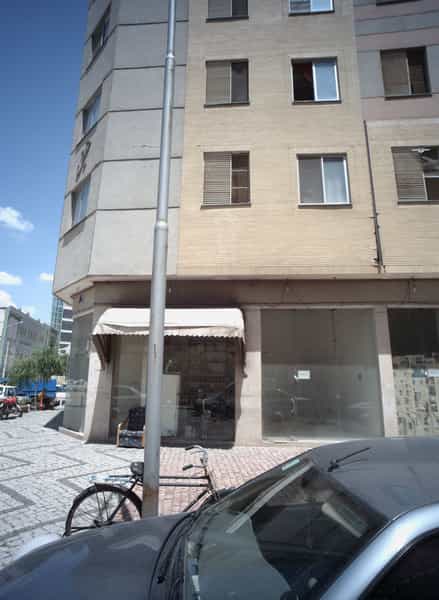 عکس سوپرمارکت در پایین خیابان مشهد