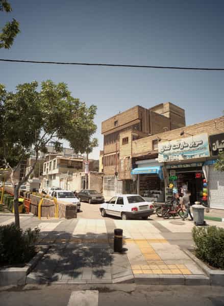 عکس سوپر مارکت کمال در پایین خیابان مشهد