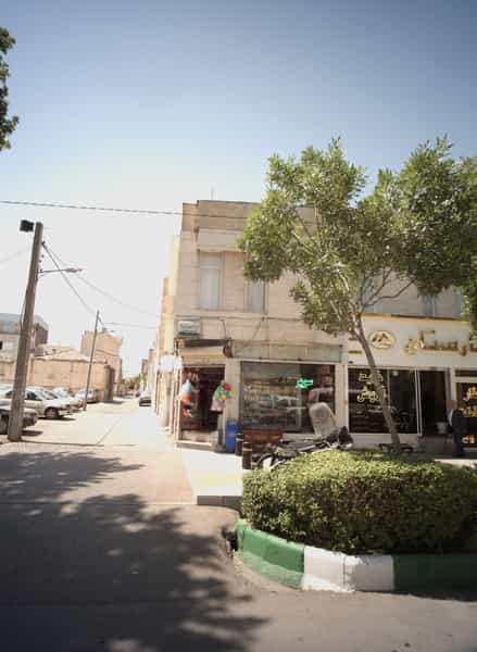 عکس سوپر مارکت در بالا خیابان مشهد