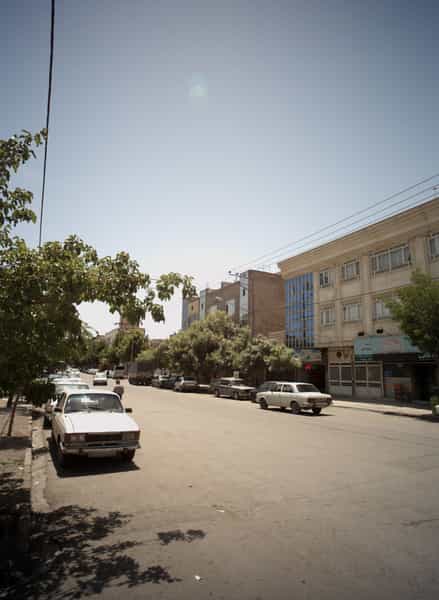 عکس مواد غذایی برادران کشاورز در انقلاب مشهد