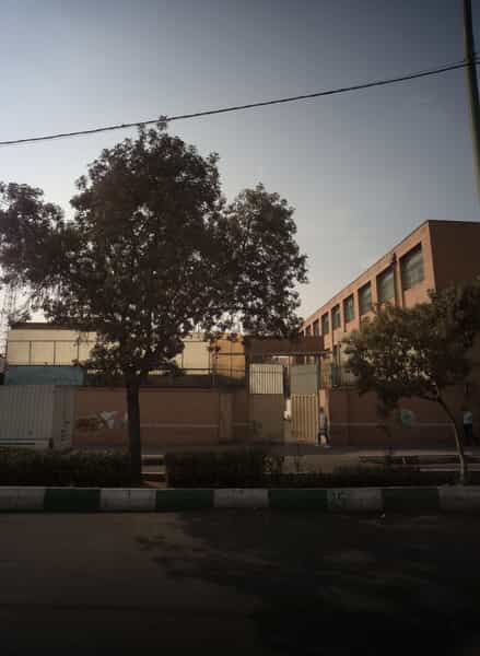 عکس هنرستان دخترانه کاردانش فردوس در باغ آذری تهران