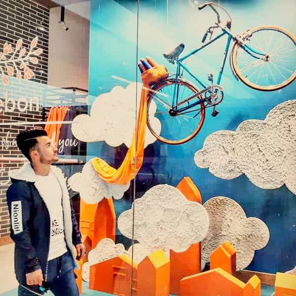 عکس فروشگاه لوازم هنری افق در انقلاب تهران