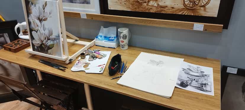 عکس گالری نقاشی تمشک در صادقیه تهران