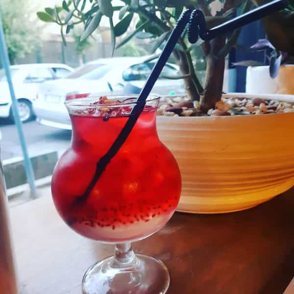 عکس کافه کتاب فلسفه در انقلاب تهران