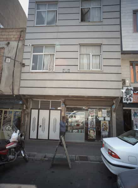 عکس فروشگاه محصولات فرهنگی در ولیعصر شمالی تهران