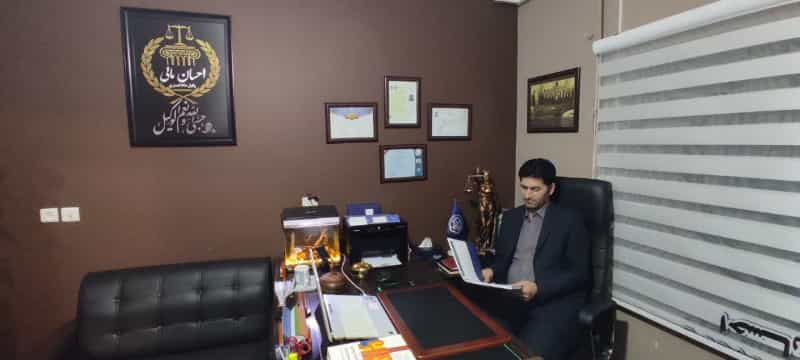 عکس وکالت حرفه‌ای با احسان مالی بهترین وکیل گرگان