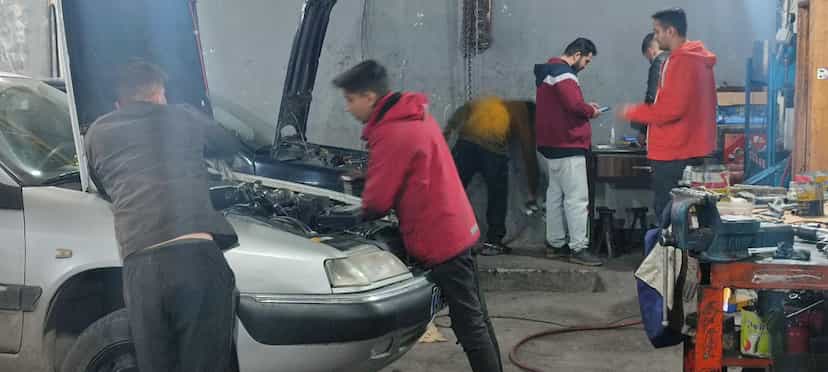 عکس مکانیکی عباس در شهر خمینی‌شهر