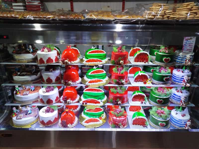 عکس شیرینی سرای محبت در یزدان شهر نجف آباد