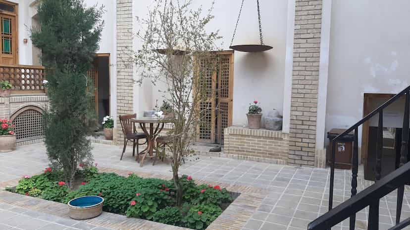 عکس کافه و رستوران مرشدی در میرزا مقیم وزیر کاشان