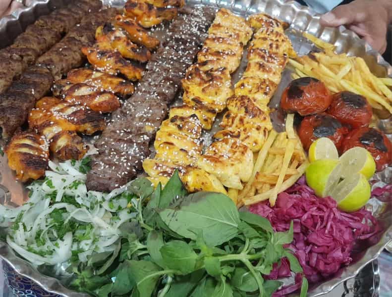 عکس سفره خانه سنتی لمکده در فاز دو شهرک ناجی آباد کاشان