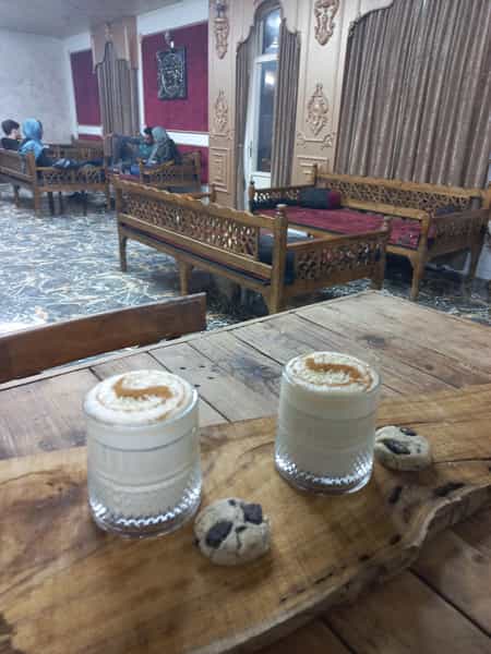 عکس کافه رستوران و عمارت امپراطور در امیر المومنین کاشان