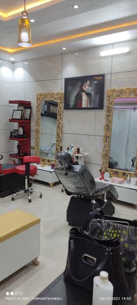 عکس سالن زیبایی نرجس توکلی(حوریا سابق) در منظریه خمینی‌شهر
