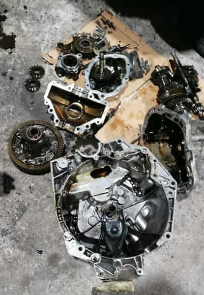 عکس تعمیرگاه اتومبیل کاشان رکورد در سر فره و صدره کاشان