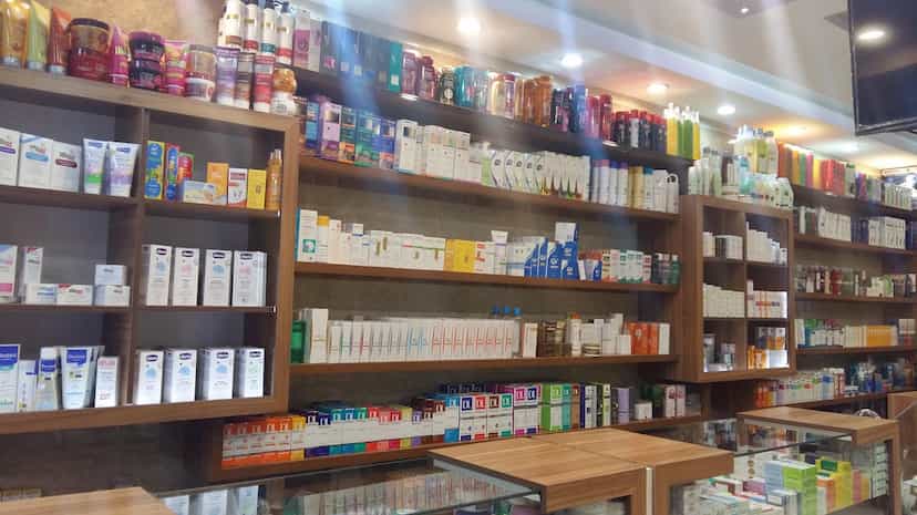 عکس داروخانه شبانه‌روزی دکتر اربابی در سادات کاشان