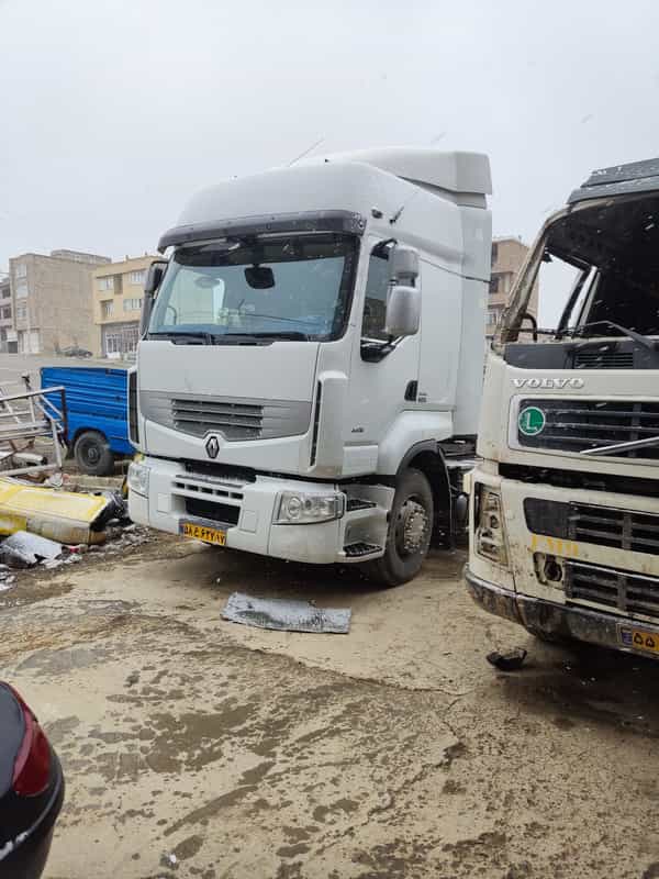 عکس صافکاری و نقاشی بوکان صنعت ویژه نسل جدید کامیون در شهر بوکان