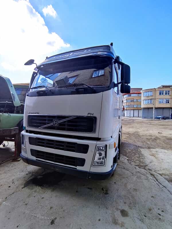 عکس صافکاری و نقاشی بوکان صنعت ویژه نسل جدید کامیون در شهر بوکان