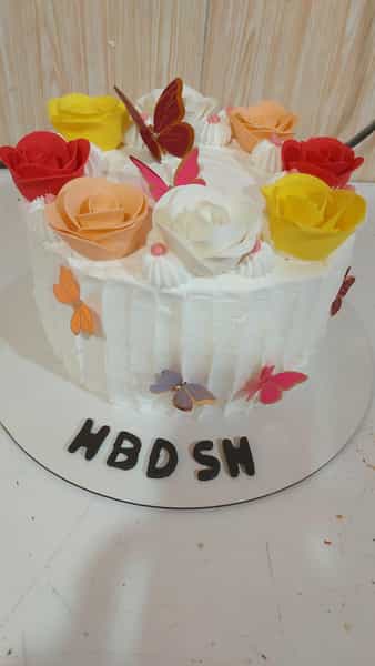 عکس شیرینی کاج در شهر بوکان