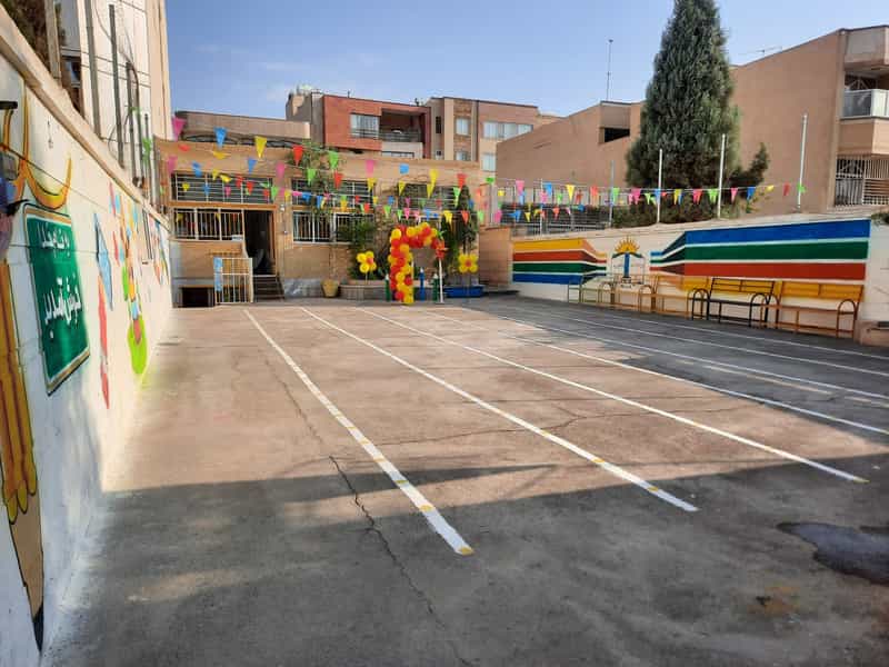 عکس پیش دبستانی و دبستان پسرانه غیردولتی لقمان حکیم در خبرنگار شاهین‌شهر