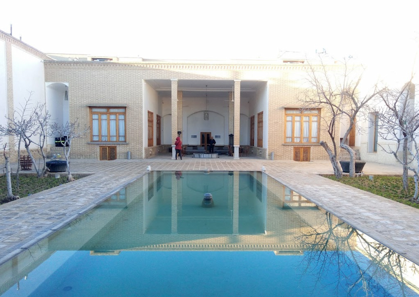 عکس خانه و هتل تاریخی منوچهری در پشت عمارت کاشان