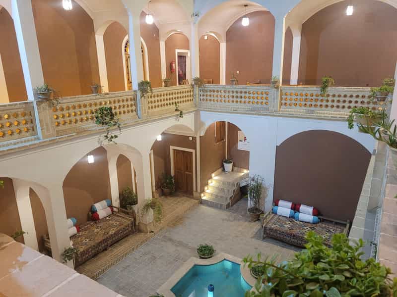 عکس سرای بابا افضل در پا نخل کاشان
