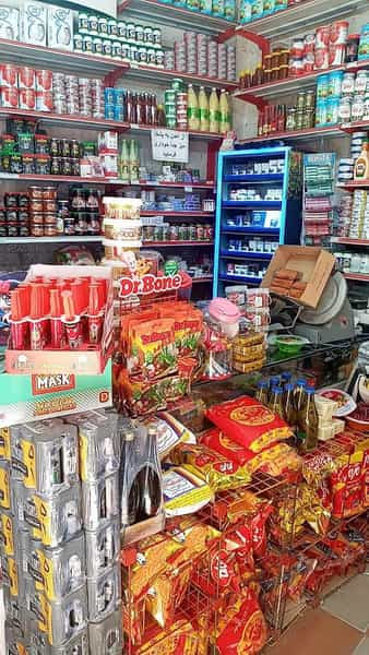 عکس سوپر مارکت برادران پورنقی در انقلاب 